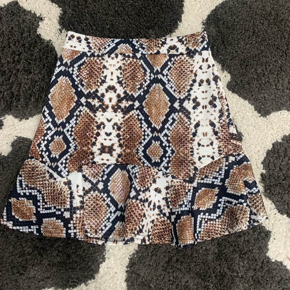 Pretty Little Thing skirt